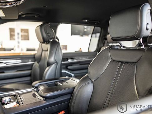 Used 2022 Jeep Wagoneer Series II w/ Flexible Seating Group image 19