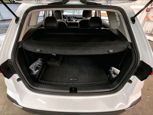 Certified 2025 Volkswagen Taos SE AWD/4WD image 30