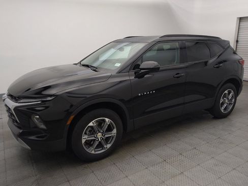Used 2024 Chevrolet Blazer LT w/ Convenience Package FWD image 2