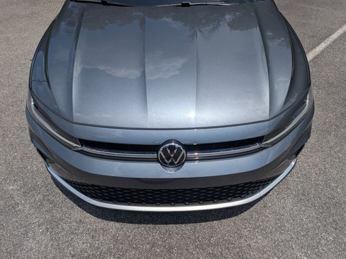 Used 2025 Volkswagen Jetta SE w/ Sunroof Package FWD image 12
