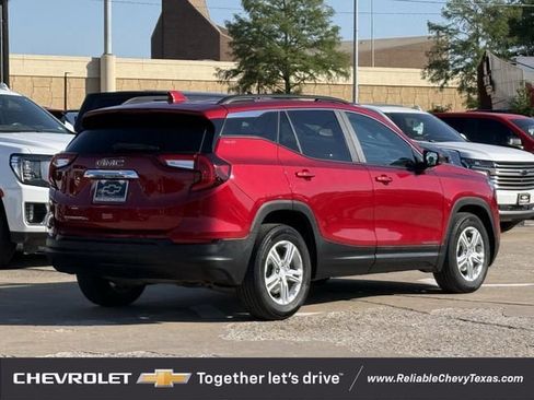Used 2024 GMC Terrain SLE w/ Driver Convenience Package FWD image 6