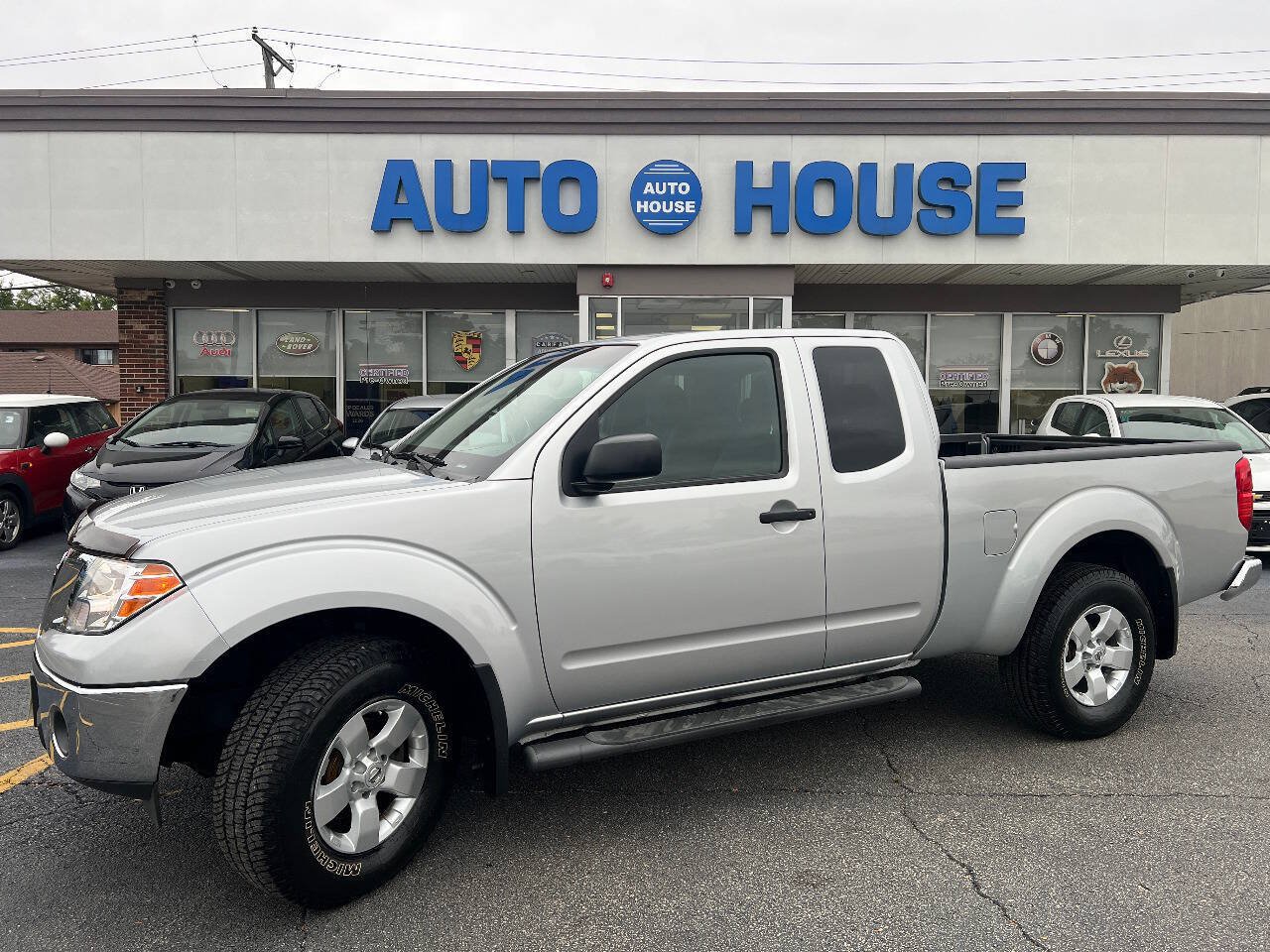 Used 2009 Nissan Frontier SE w/ SE Value Truck Pkg AWD/4WD image 9