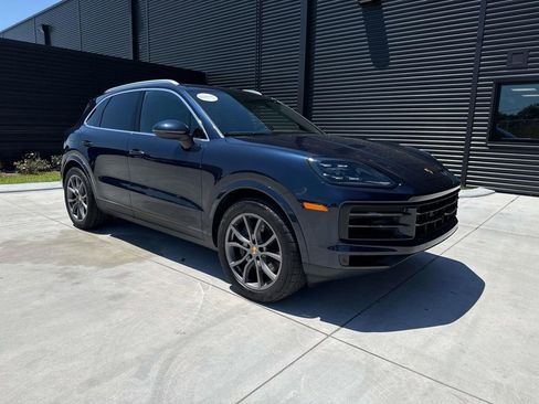 Certified 2024 Porsche Cayenne AWD/4WD image 9