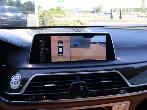 Used 2016 BMW 750i xDrive AWD/4WD image 24