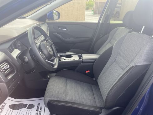 Used 2023 Nissan Rogue SV image 9