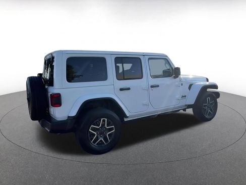 Used 2025 Jeep Wrangler Sahara image 15