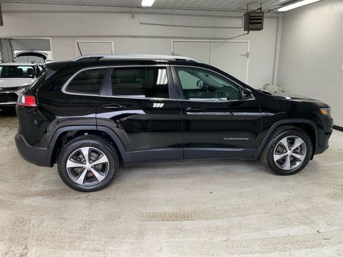 Used 2019 Jeep Cherokee Limited w/ Luxury Group AWD/4WD image 9
