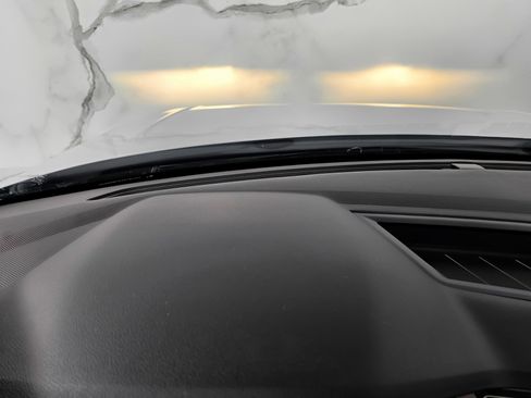 Used 2020 Volkswagen Tiguan SE R-Line image 27