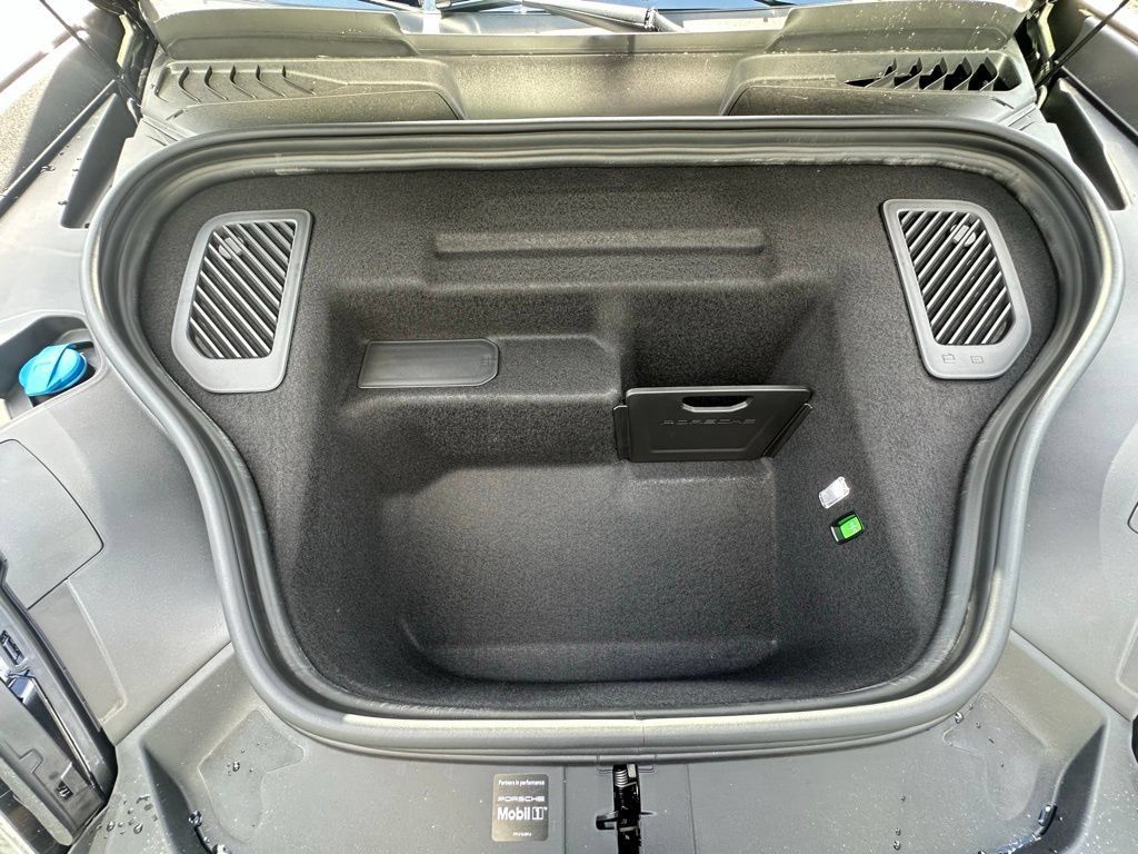Used 2026 Porsche Macan Electric RWD image 43