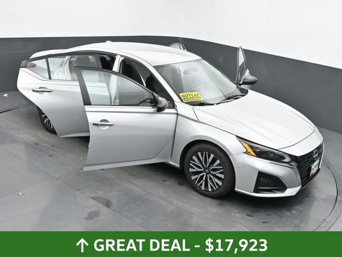 Used 2024 Nissan Altima 2.5 SV FWD image 55