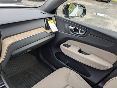 New 2026 Volvo XC60 B5 Core image 18