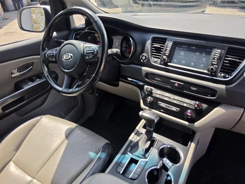 Used 2019 Kia Sedona EX FWD image 5