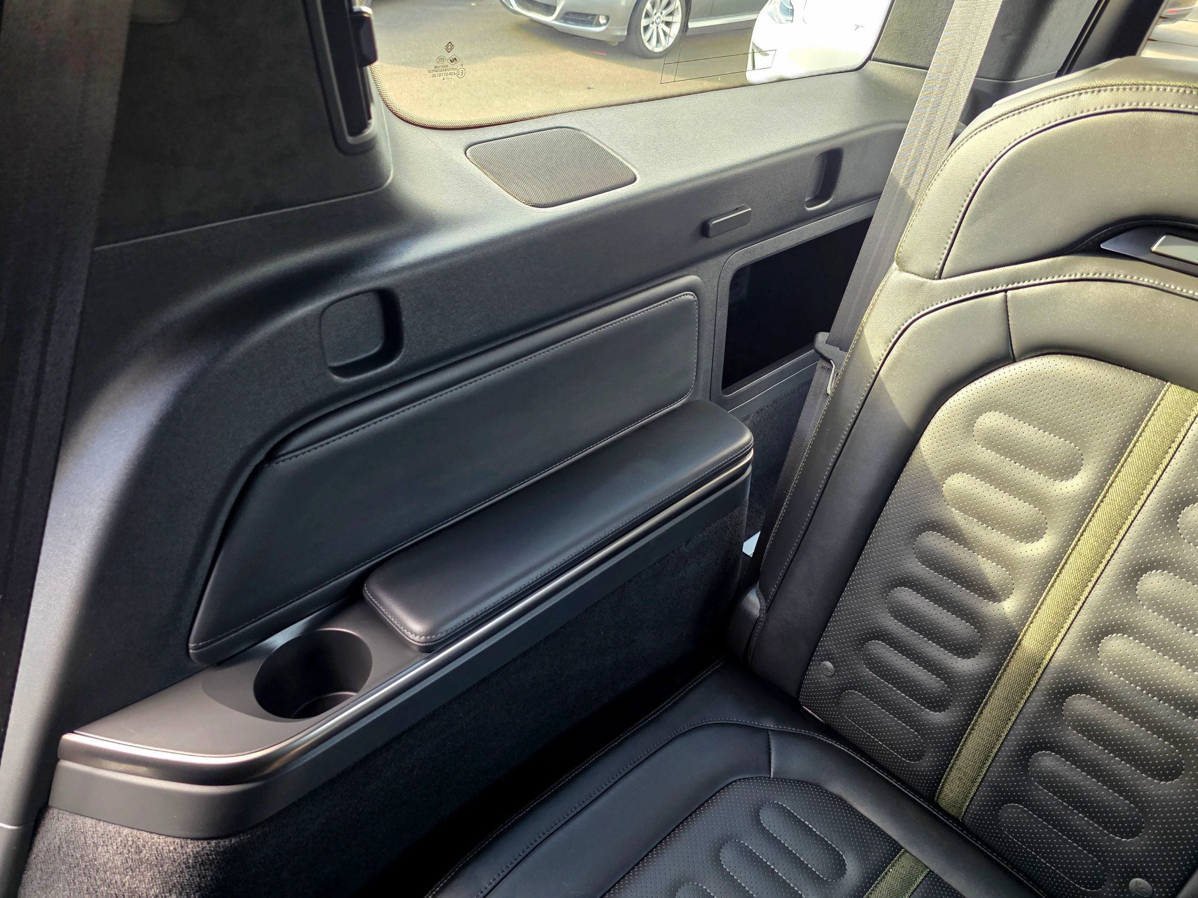 Used 2025 Rivian R1S Adventure Dual AWD/4WD image 65