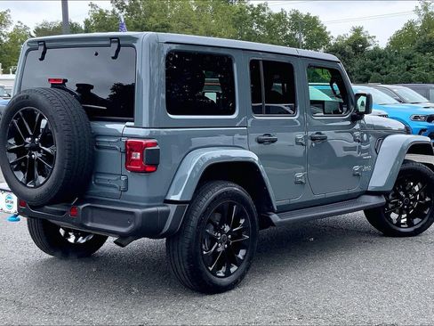 Used 2024 Jeep Wrangler Unlimited Sahara w/ Technology Group AWD/4WD image 12