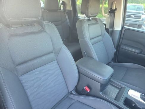 Used 2024 Nissan Frontier SV w/ SV Convenience Package AWD/4WD image 12
