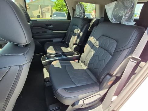 New 2026 Nissan Pathfinder Platinum AWD/4WD image 8