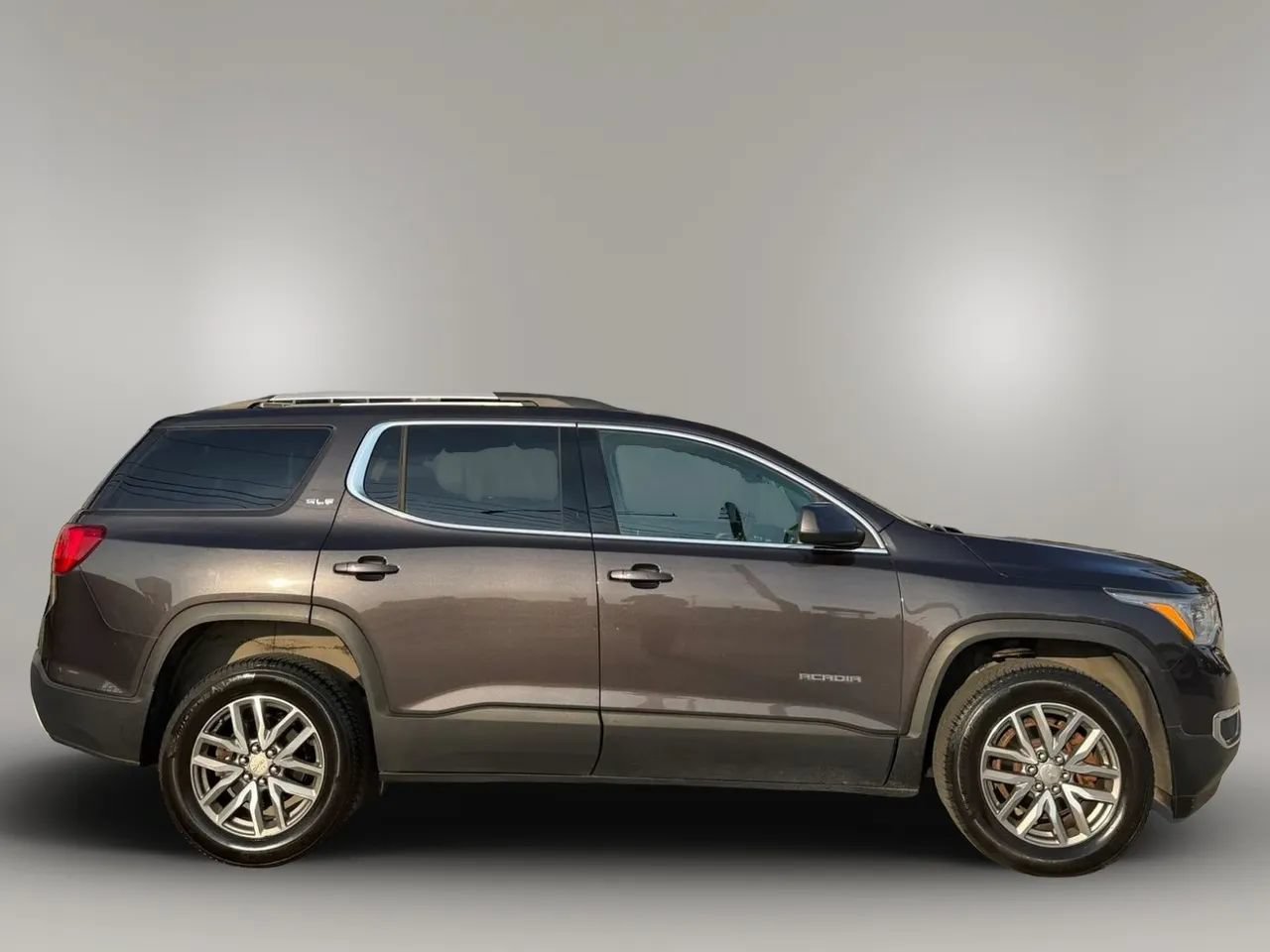 Used 2018 GMC Acadia SLE w/ Driver Alert Package I AWD/4WD image 4
