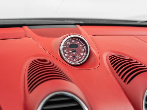 Used 2021 Porsche 718 Boxster Spyder RWD image 31