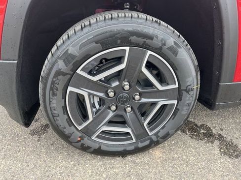 New 2026 Jeep Cherokee Laredo image 9