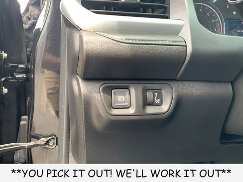 Used 2020 GMC Acadia SLE FWD image 13