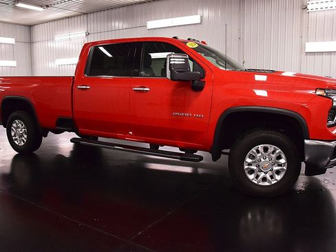 Used 2024 Chevrolet Silverado 2500 LTZ w/ LTZ Convenience Package image 9