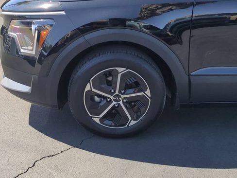 Certified 2025 Kia Niro EX FWD image 11