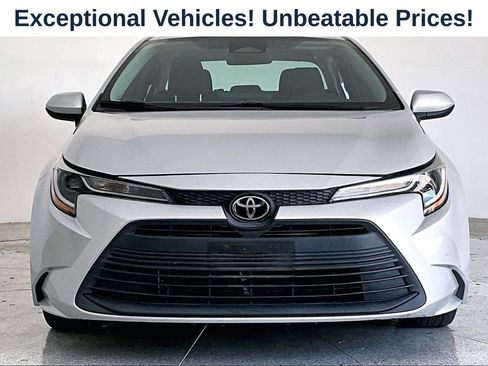 Used 2023 Toyota Corolla LE FWD image 3