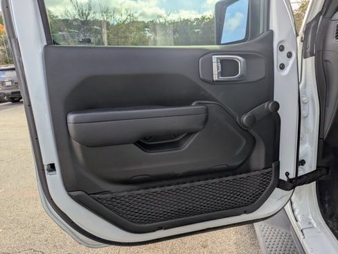 Used 2024 Jeep Wrangler Sport image 10