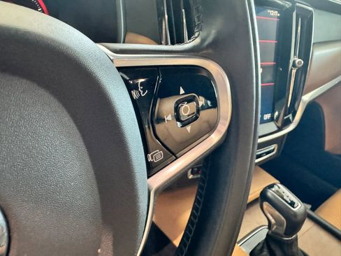 Used 2017 Volvo S90 T6 Inscription w/ Vision Package image 28