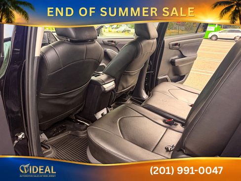 Used 2021 Toyota Highlander LE AWD/4WD image 17
