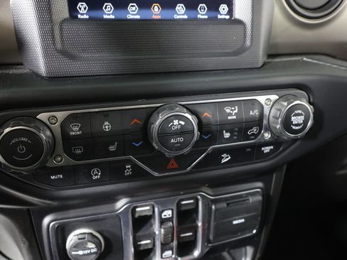 Used 2019 Jeep Wrangler Unlimited Sport S image 36