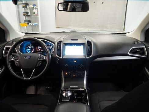 Used 2019 Ford Edge SEL image 18