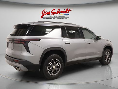Used 2026 Chevrolet Traverse LT FWD image 6