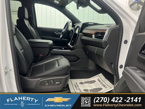 Used 2025 GMC Yukon XL Denali AWD/4WD image 15