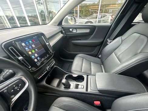 Used 2025 Volvo XC40 B5 Core AWD/4WD image 23