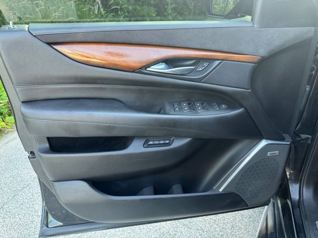Used 2017 Cadillac Escalade Luxury AWD/4WD image 8
