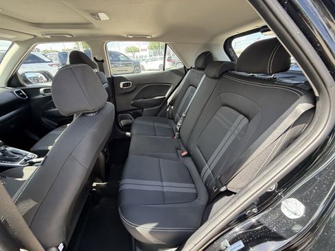 Used 2025 Hyundai Venue SEL FWD image 31
