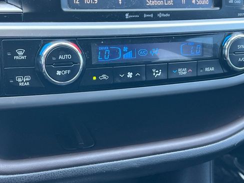 Used 2018 Toyota Highlander XLE AWD/4WD image 22