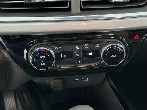 Used 2025 Chevrolet Trax LT FWD image 22