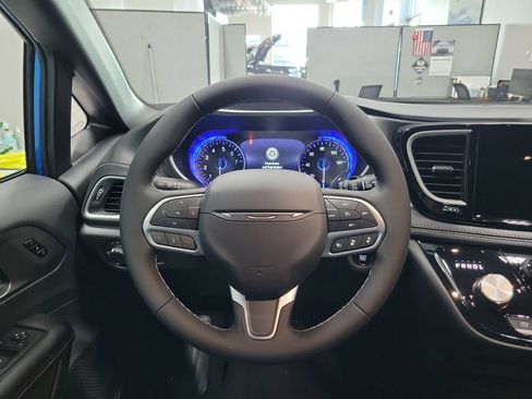 New 2027 Chrysler Pacifica Select AWD/4WD image 21