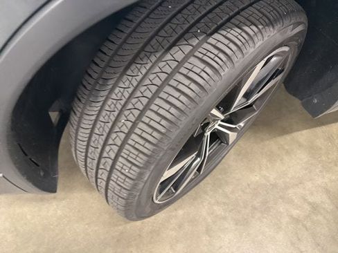 Used 2024 Volkswagen Tiguan SEL R-Line image 4