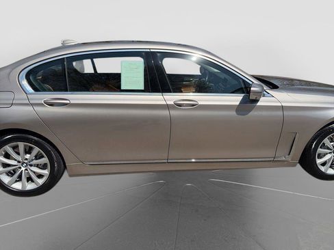 Used 2022 BMW 740i RWD image 6