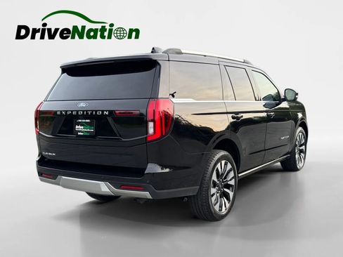 Used 2026 Ford Expedition Platinum w/ Driver's Package AWD/4WD image 5
