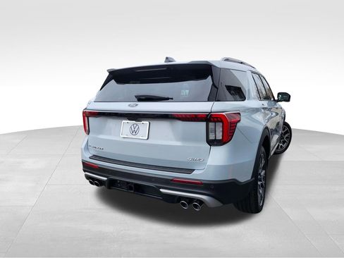 Used 2025 Ford Explorer Platinum w/ Ultimate Package image 6