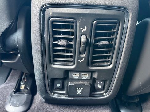 Used 2017 Jeep Grand Cherokee Limited image 33