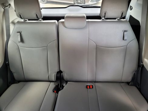 Used 2023 Toyota Sienna XLE image 7