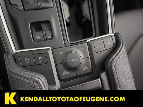 Used 2025 Toyota Grand Highlander AWD image 19