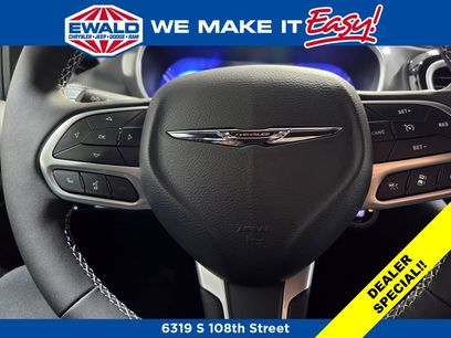 New 2026 Chrysler Pacifica Select