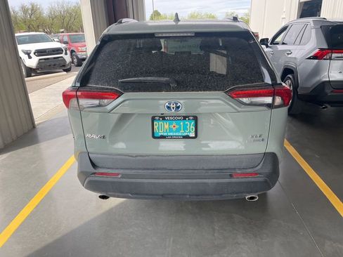 Used 2021 Toyota RAV4 XLE w/ Convenience Package image 4
