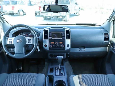 Used 2015 Nissan Frontier SV w/ SV Value Truck Package RWD image 12